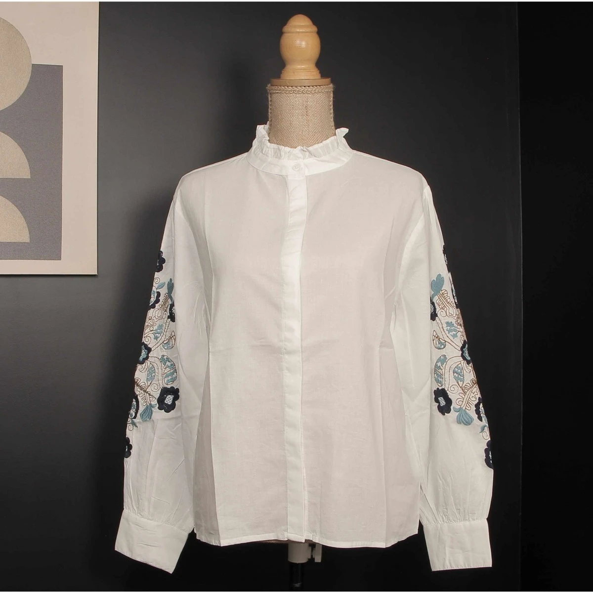 CHEMISE BLANCHE FEMME BRODEE / BLEU 1 4 CHEMISE BLANCHE FEMME BRODEE / BLEU 1 – Image 2